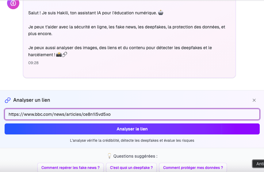 The Hakili assistant introducing itself in French and offering to analyse a submitted link.